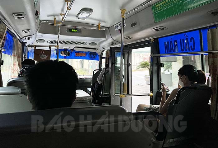 [Video] Xe buýt số 27 tuyến Ninh Giang - TP Hải Dương không đóng cửa lên xuống khi đang chạy